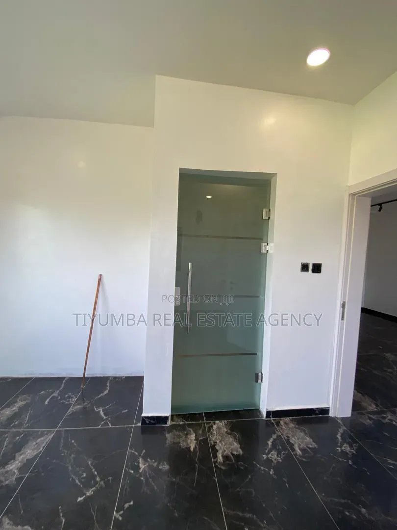 4bdrm Duplex in Tiyumba Real Estate, Unity Closed for sale in Unity Closed
