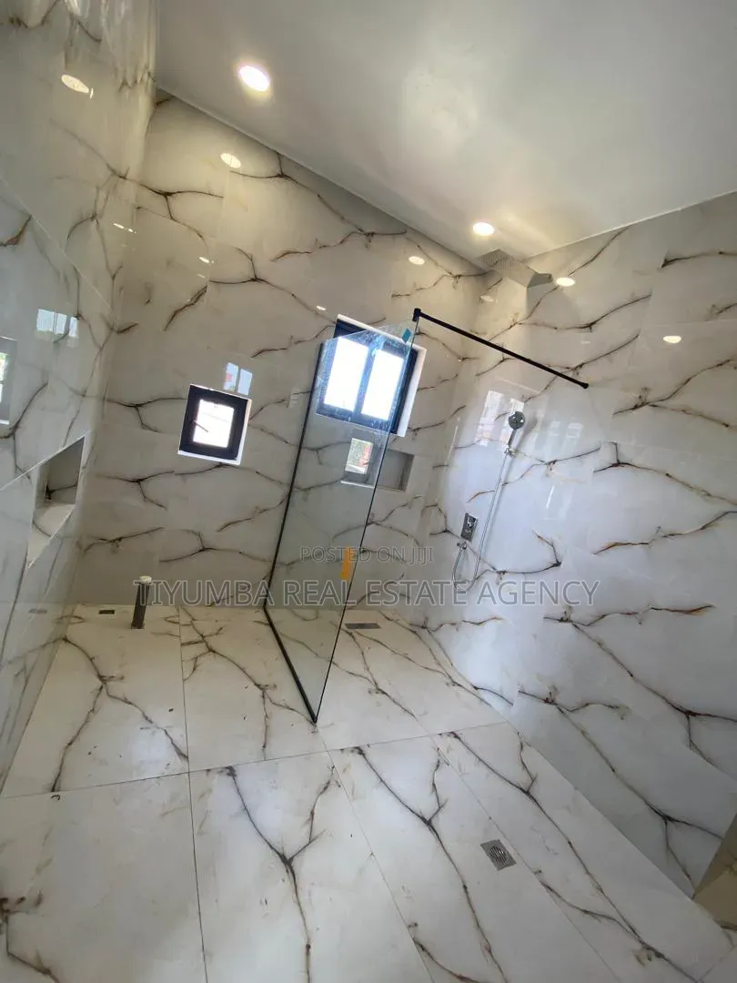4bdrm Duplex in Tiyumba Real Estate, Unity Closed for sale in Unity Closed