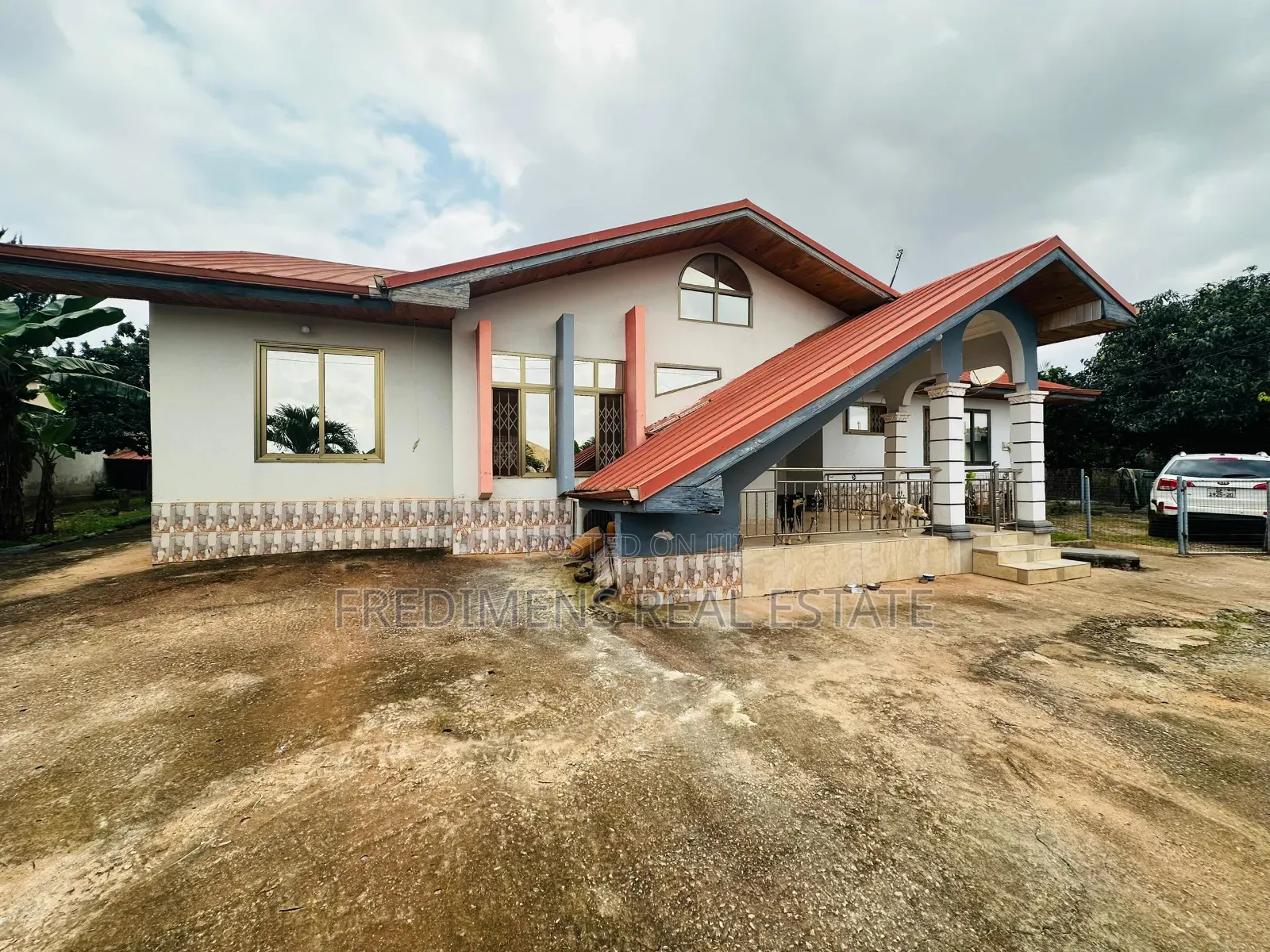5bdrm House in Fredimens Real, Atwima Kwanwoma for sale in Atwima Kwanwoma