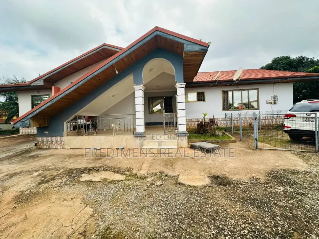 5bdrm House in Fredimens Real, Atwima Kwanwoma for sale in Atwima Kwanwoma