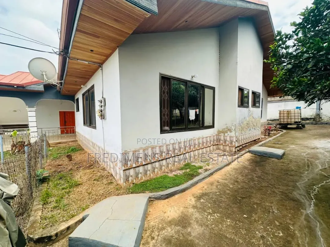 5bdrm House in Fredimens Real, Atwima Kwanwoma for sale in Atwima Kwanwoma