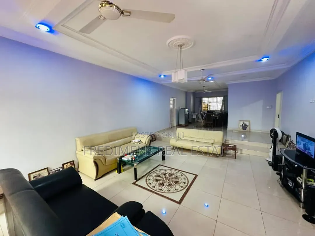 5bdrm House in Fredimens Real, Atwima Kwanwoma for sale in Atwima Kwanwoma