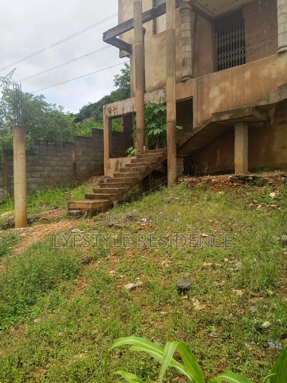 6bdrm House in Comet Estate, Kwabenya for sale in Kwabenya