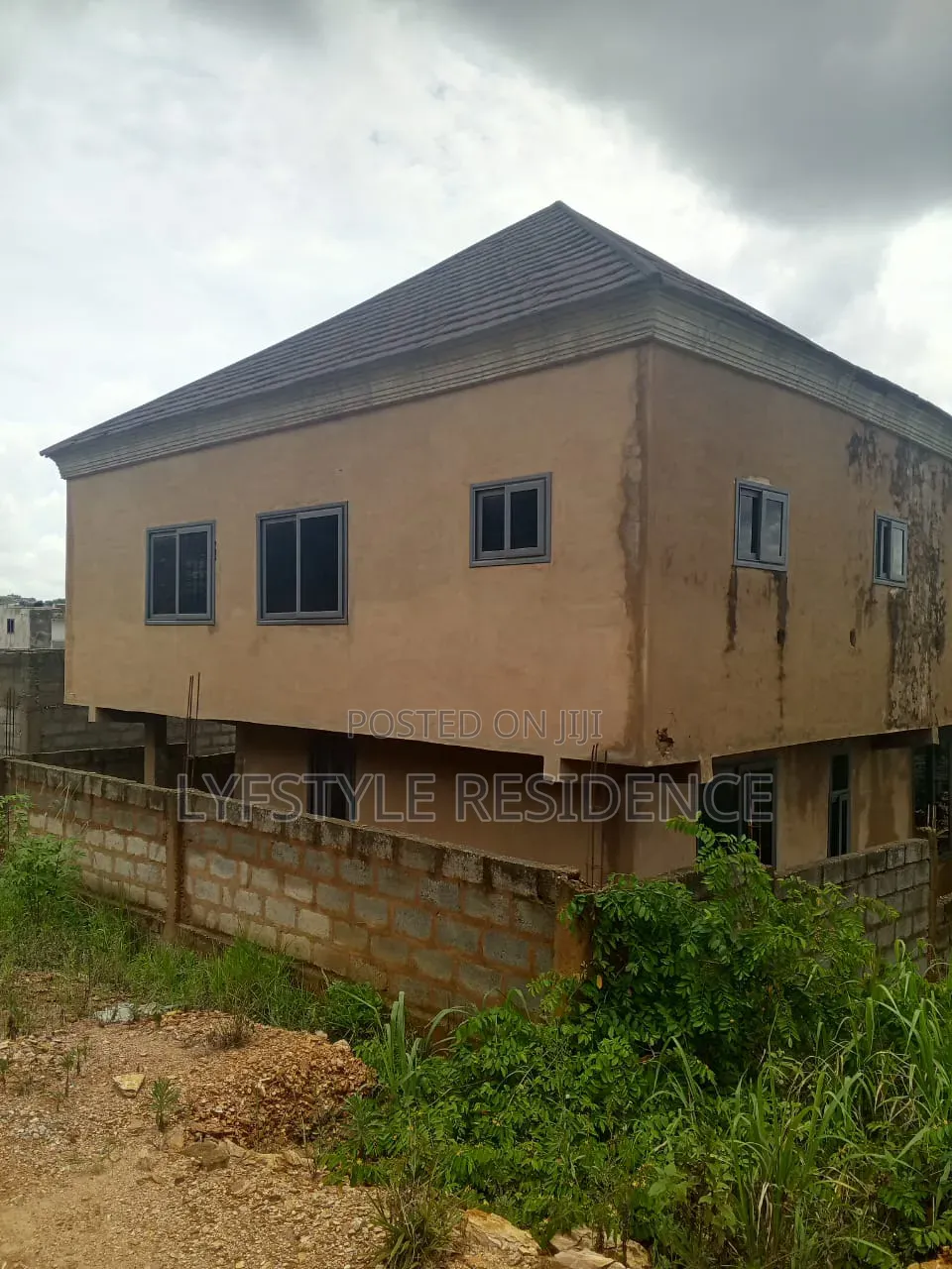 6bdrm House in Comet Estate, Kwabenya for sale in Kwabenya