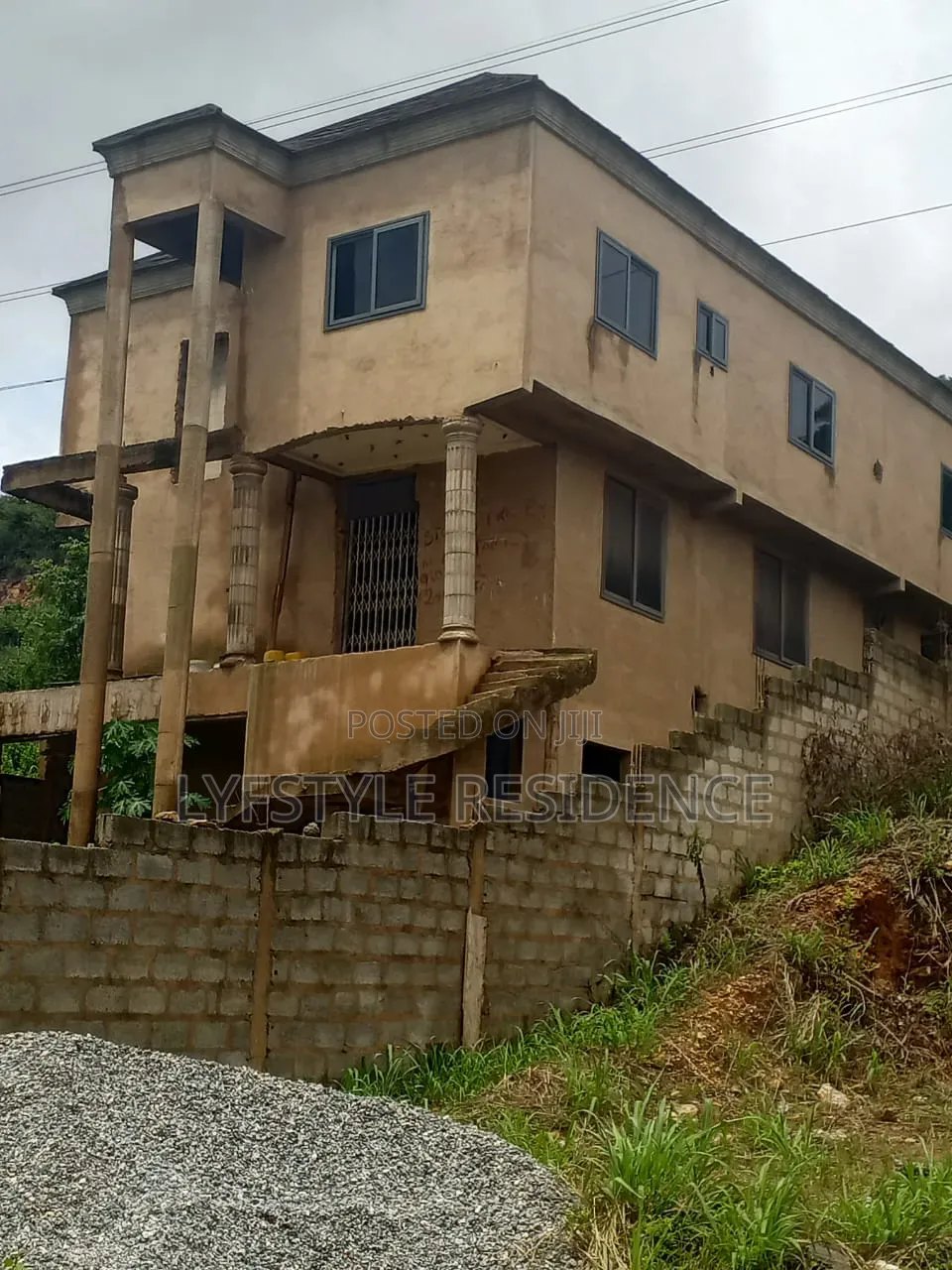 6bdrm House in Comet Estate, Kwabenya for sale in Kwabenya
