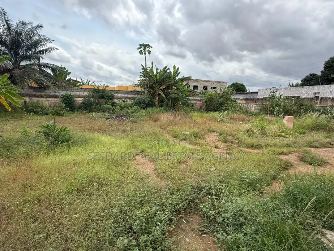 Land for Sale With Old House on It in Achimota