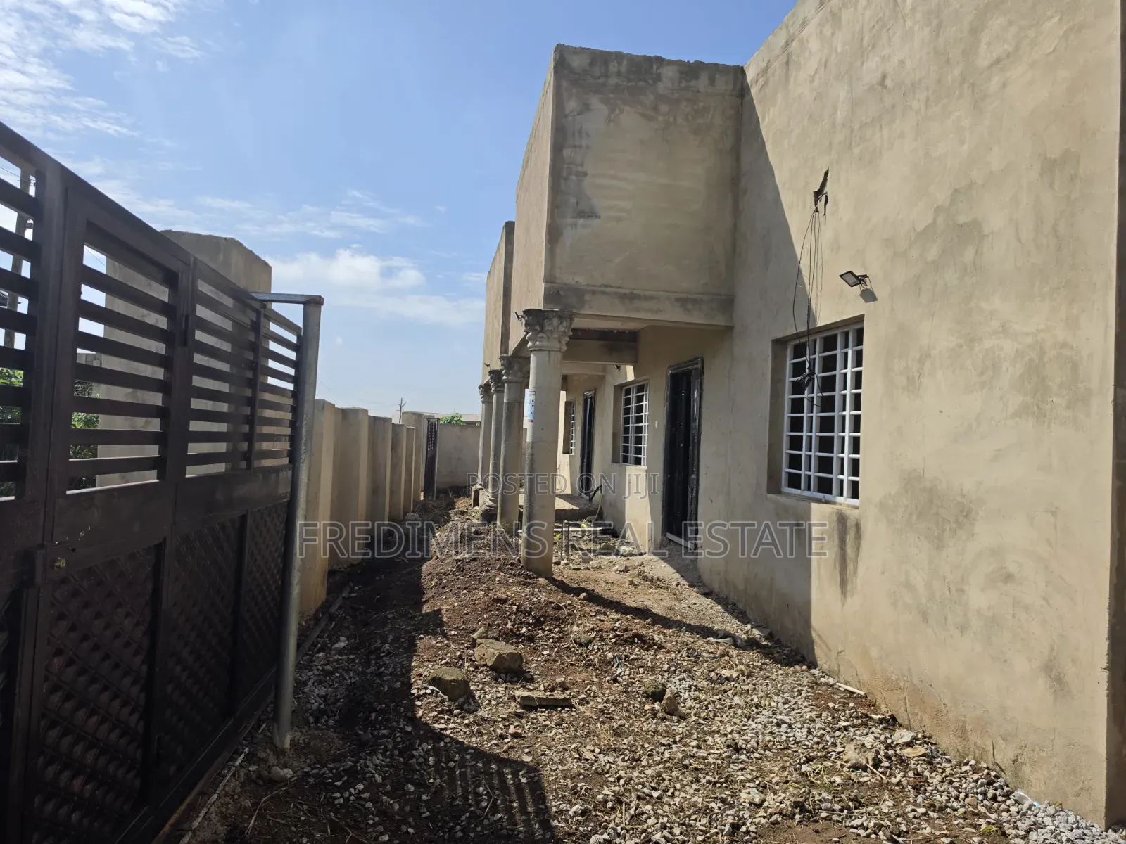 4bdrm Apartment in Fredimens Real, Afigya-Kwabre for sale in Afigya-Kwabre