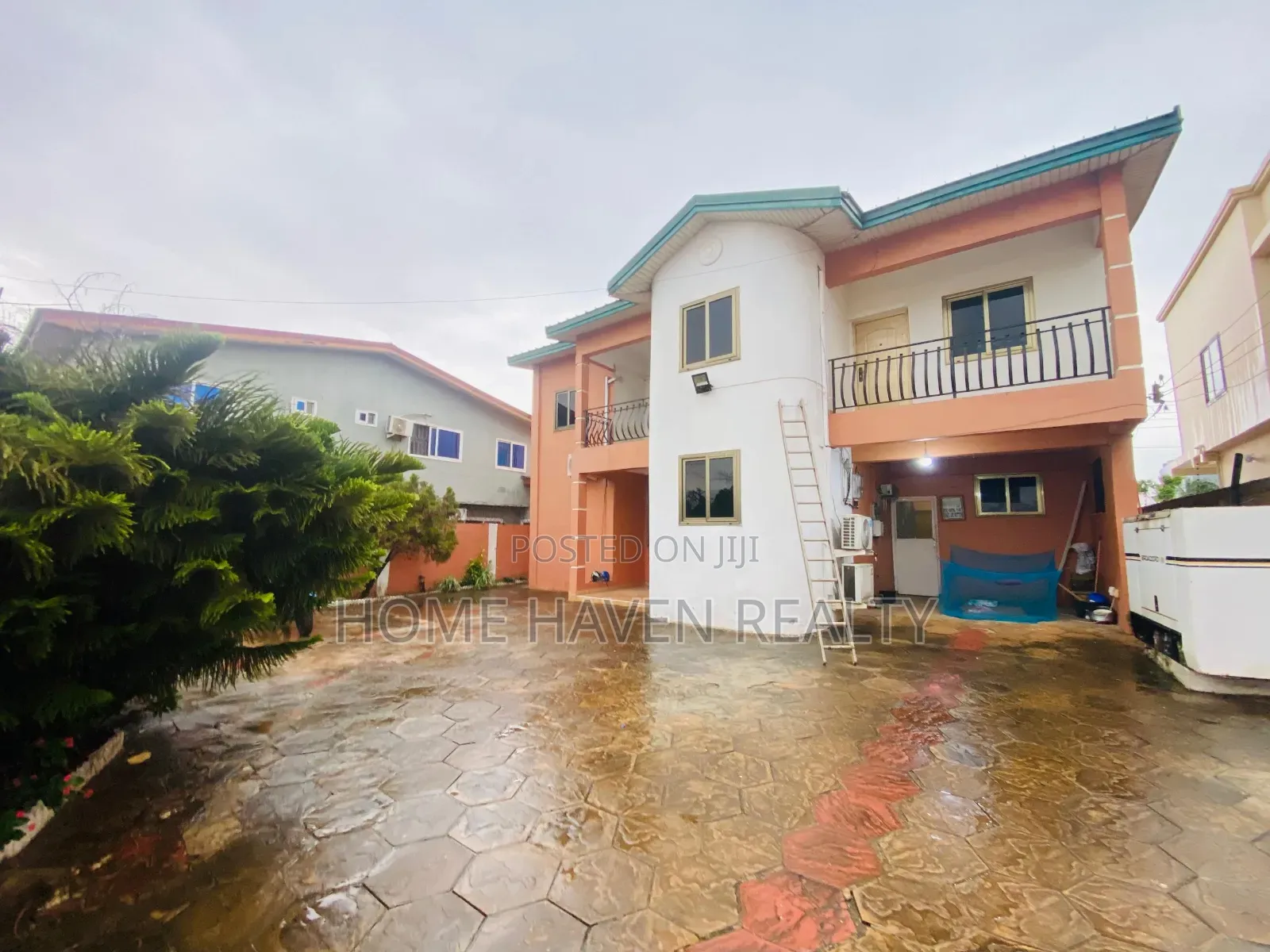65/80 Old House Land for Sale at Dzorwulu in Dzorwulu