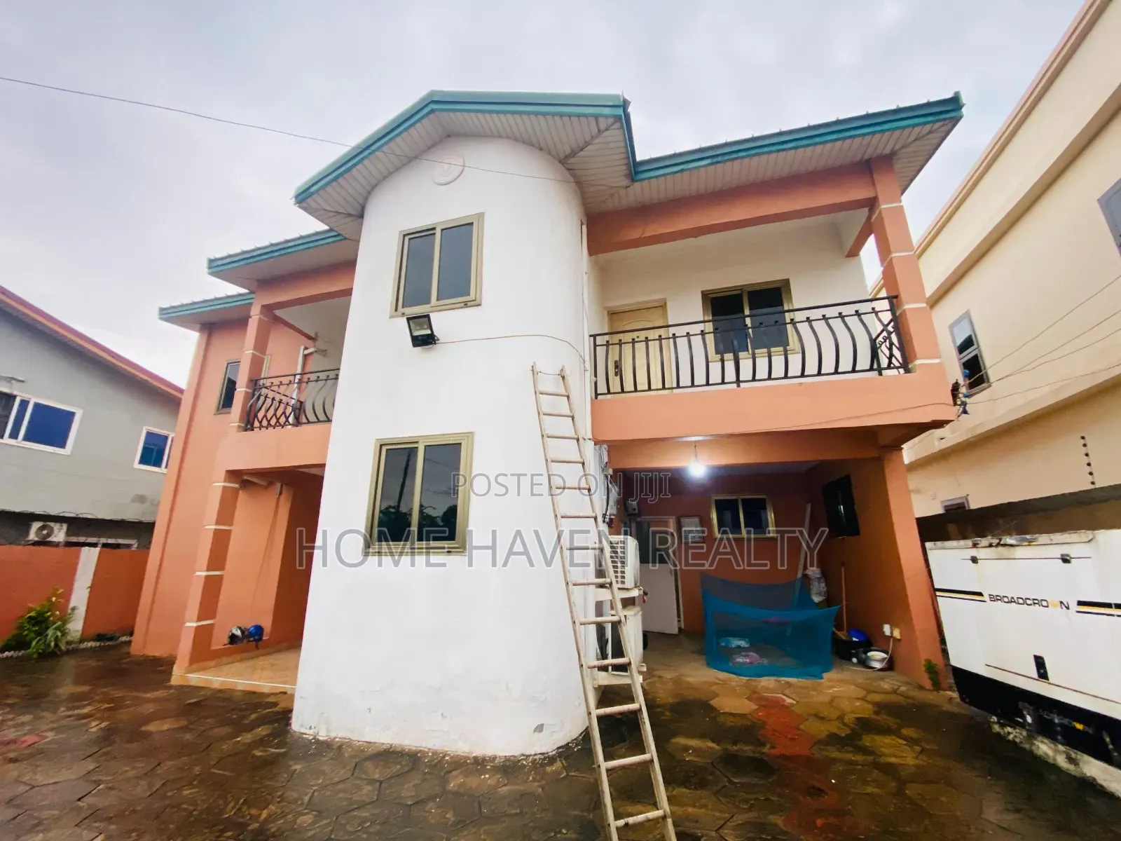 65/80 Old House Land for Sale at Dzorwulu in Dzorwulu