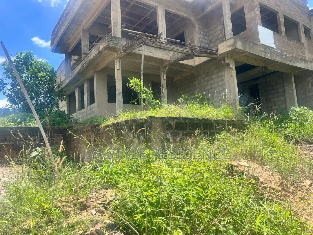 5bdrm Mansion in Knust Area, Kwabenya for sale in Kwabenya