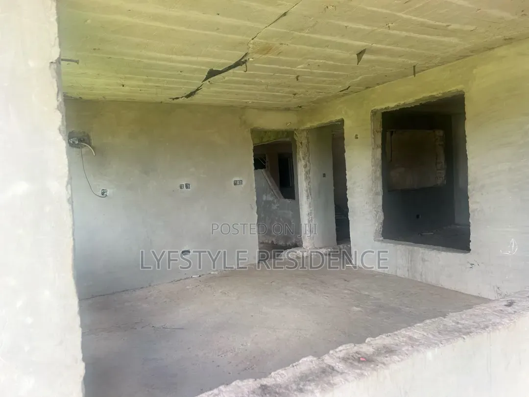 5bdrm Mansion in Knust Area, Kwabenya for sale in Kwabenya