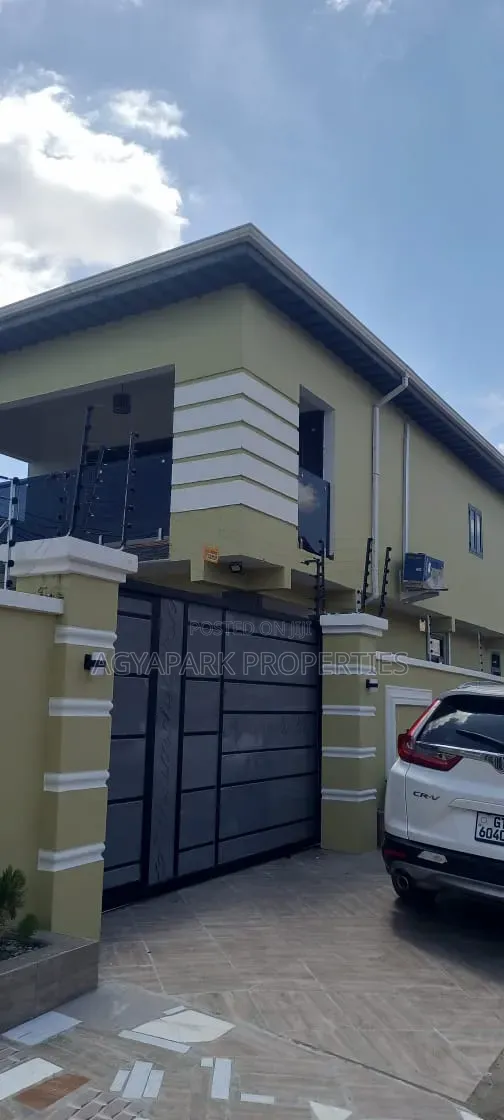 3bdrm House in 3 Junction, Amasaman for sale in Amasaman