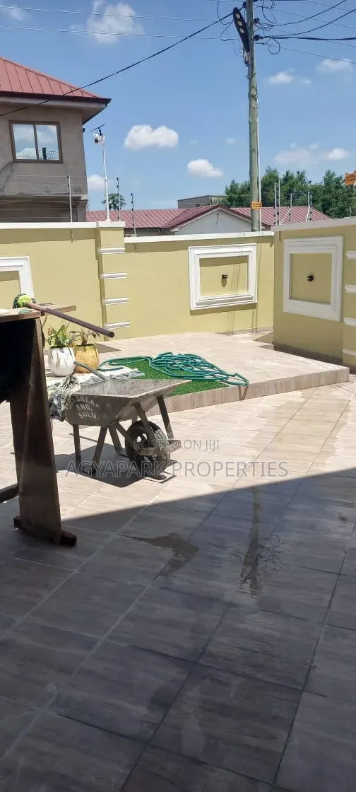 3bdrm House in 3 Junction, Amasaman for sale in Amasaman