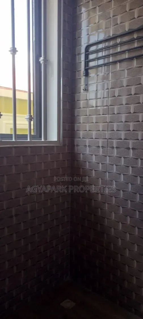 3bdrm House in 3 Junction, Amasaman for sale in Amasaman