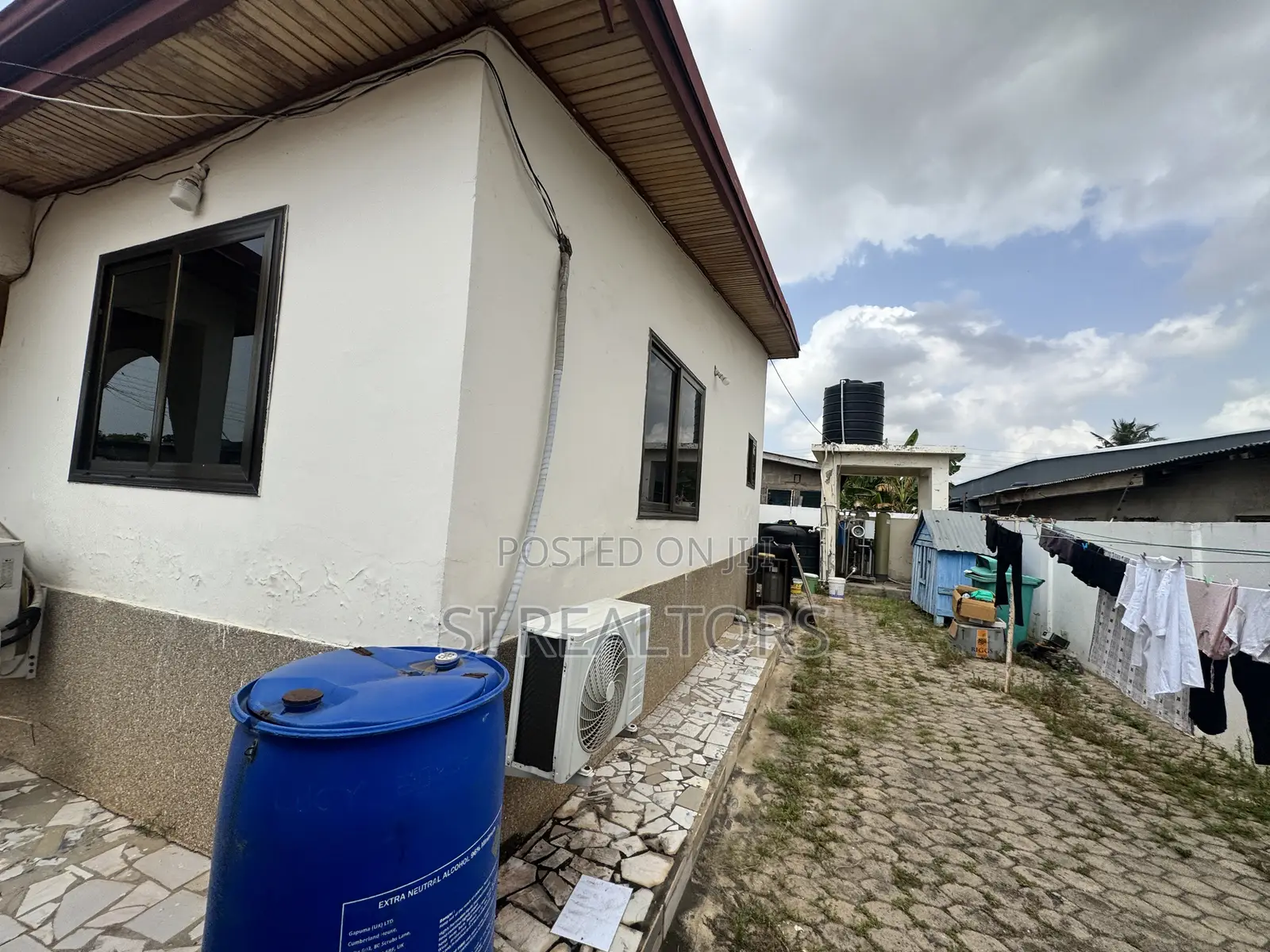 4bdrm Bungalow in Community 19 Annex, Sakumono for sale in Sakumono