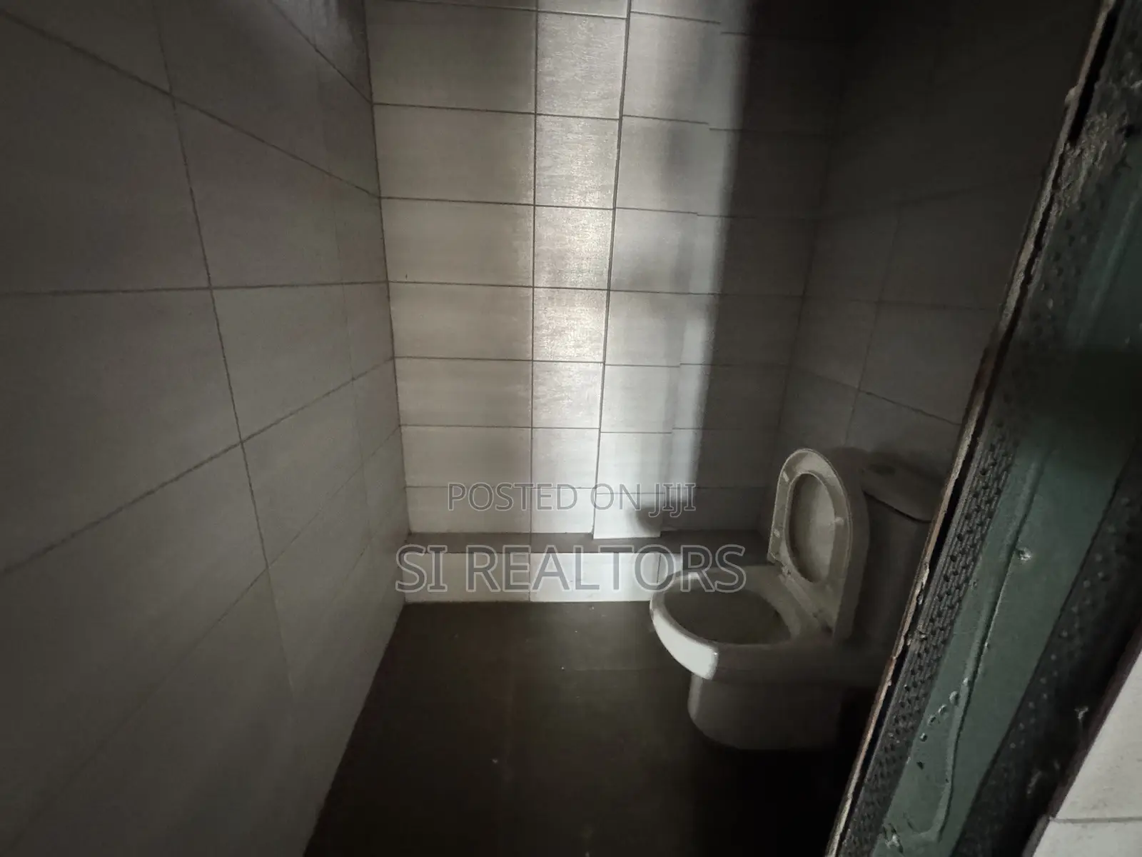 Prime Space for Office, Restaurant Etc Available in Osu