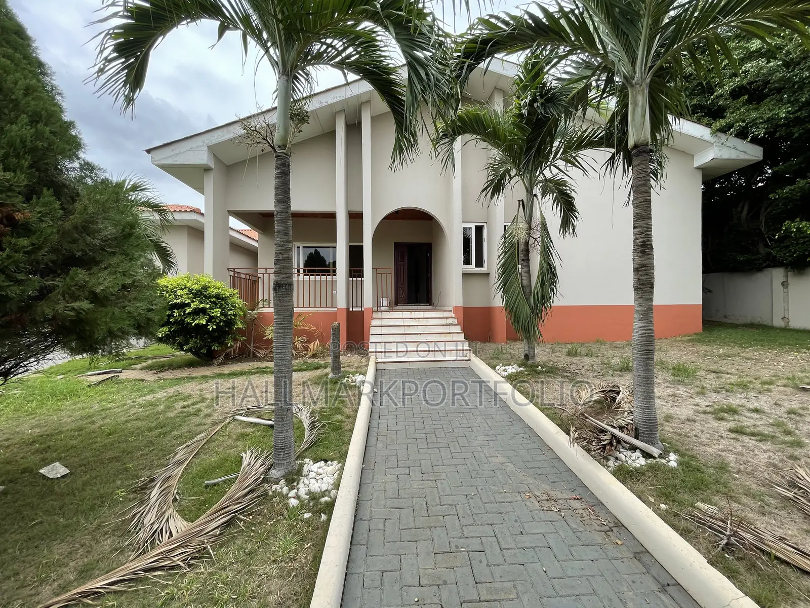 5bdrm House in Regimanuel Gray, Spintex for sale in Spintex