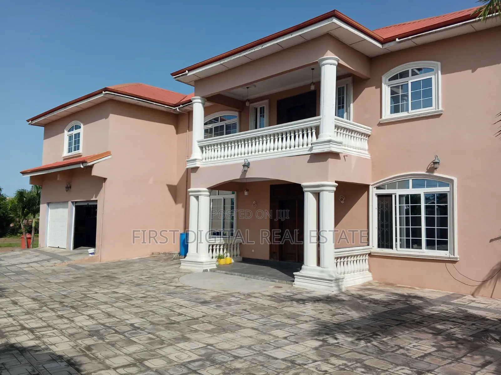 6 Bedroom for Sale on 4 Plot in Kasoa New Market in New Market