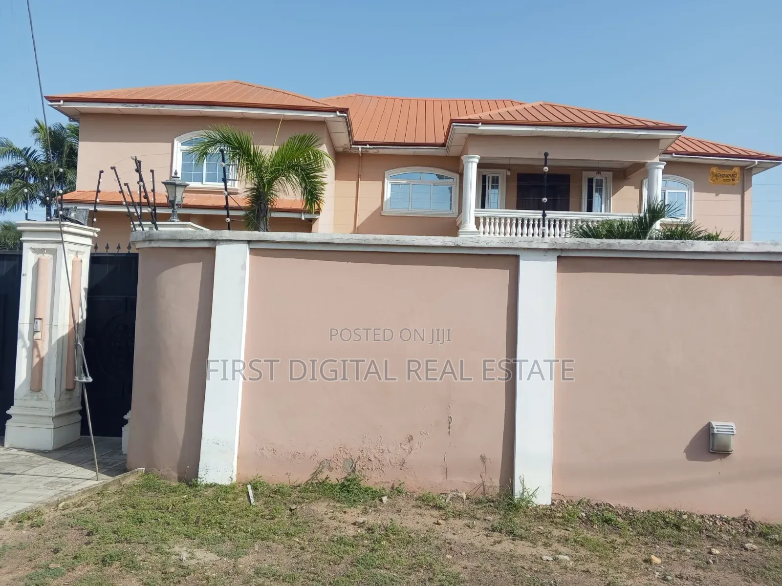 6 Bedroom for Sale on 4 Plot in Kasoa New Market in New Market
