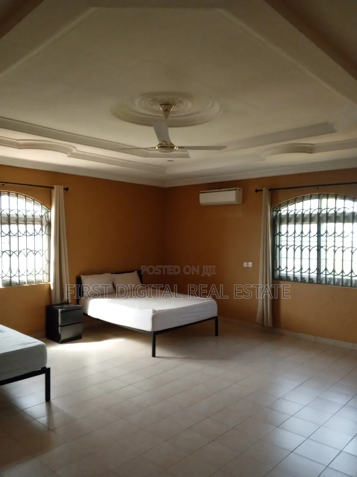 6 Bedroom for Sale on 4 Plot in Kasoa New Market in New Market
