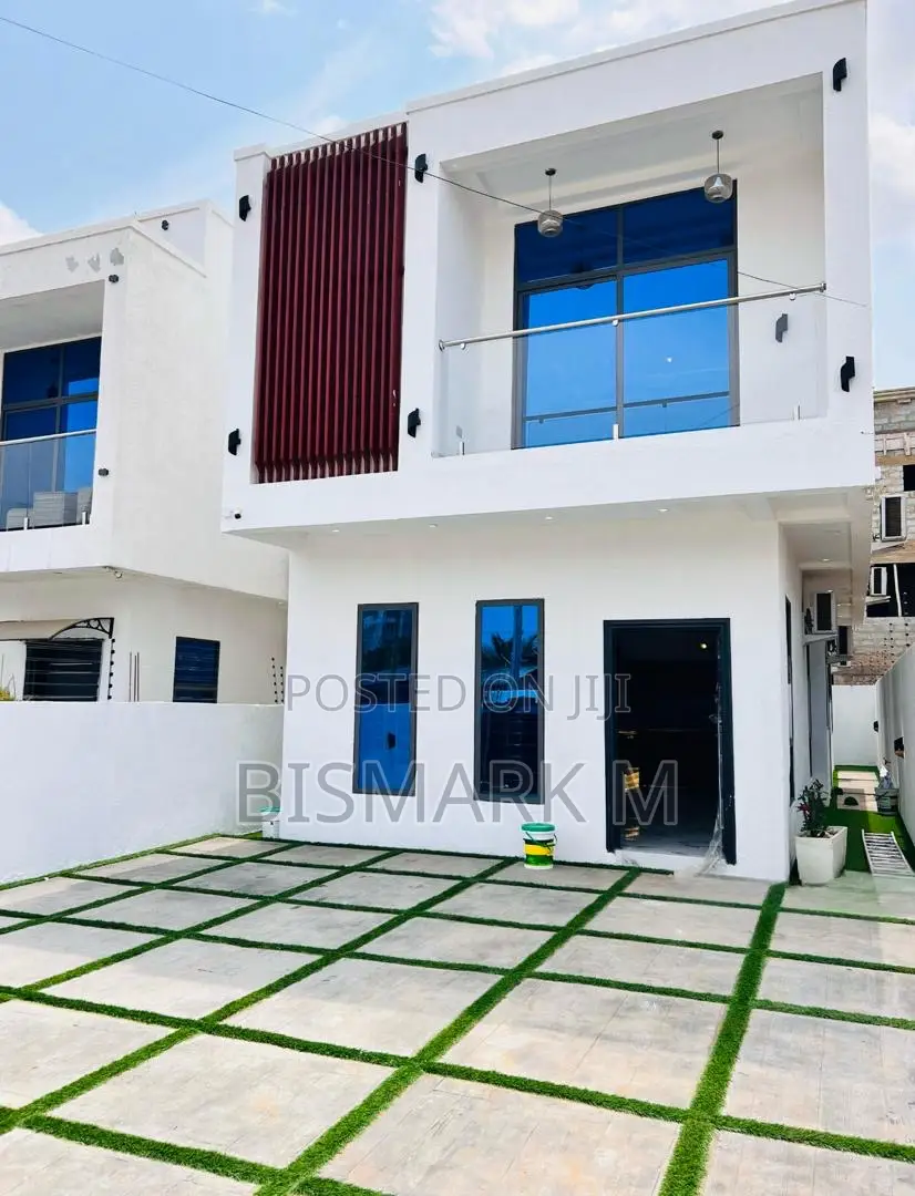 4bdrm House in East Legon, Ogbojo. for sale in East Legon
