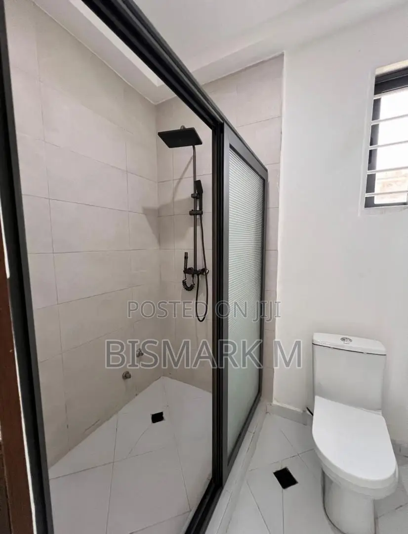 4bdrm House in East Legon, Ogbojo. for sale in East Legon