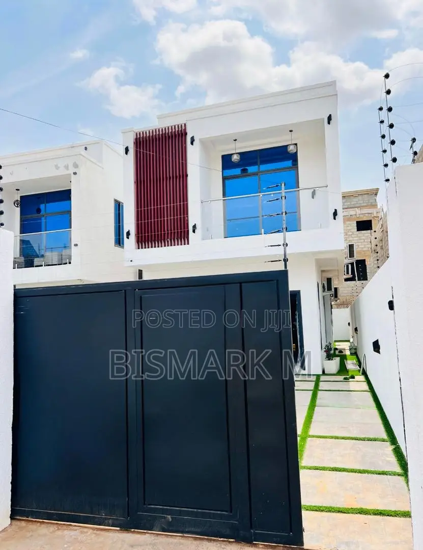 4bdrm House in East Legon, Ogbojo. for sale in East Legon