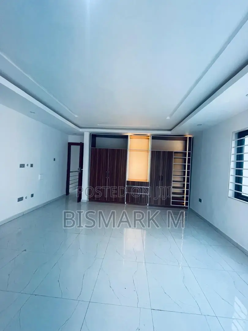 4bdrm House in School Junction, Ashaley Botwe for rent in Ashaley Botwe