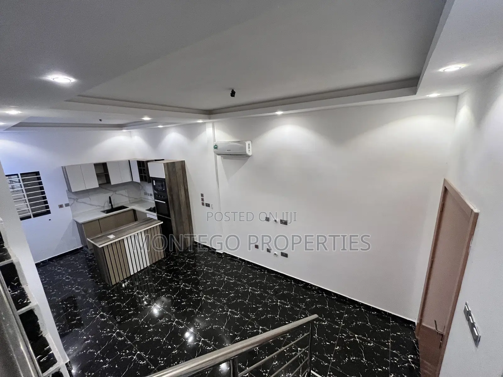 2bdrm Duplex in Adjiringanor, School Junction for sale in School Junction