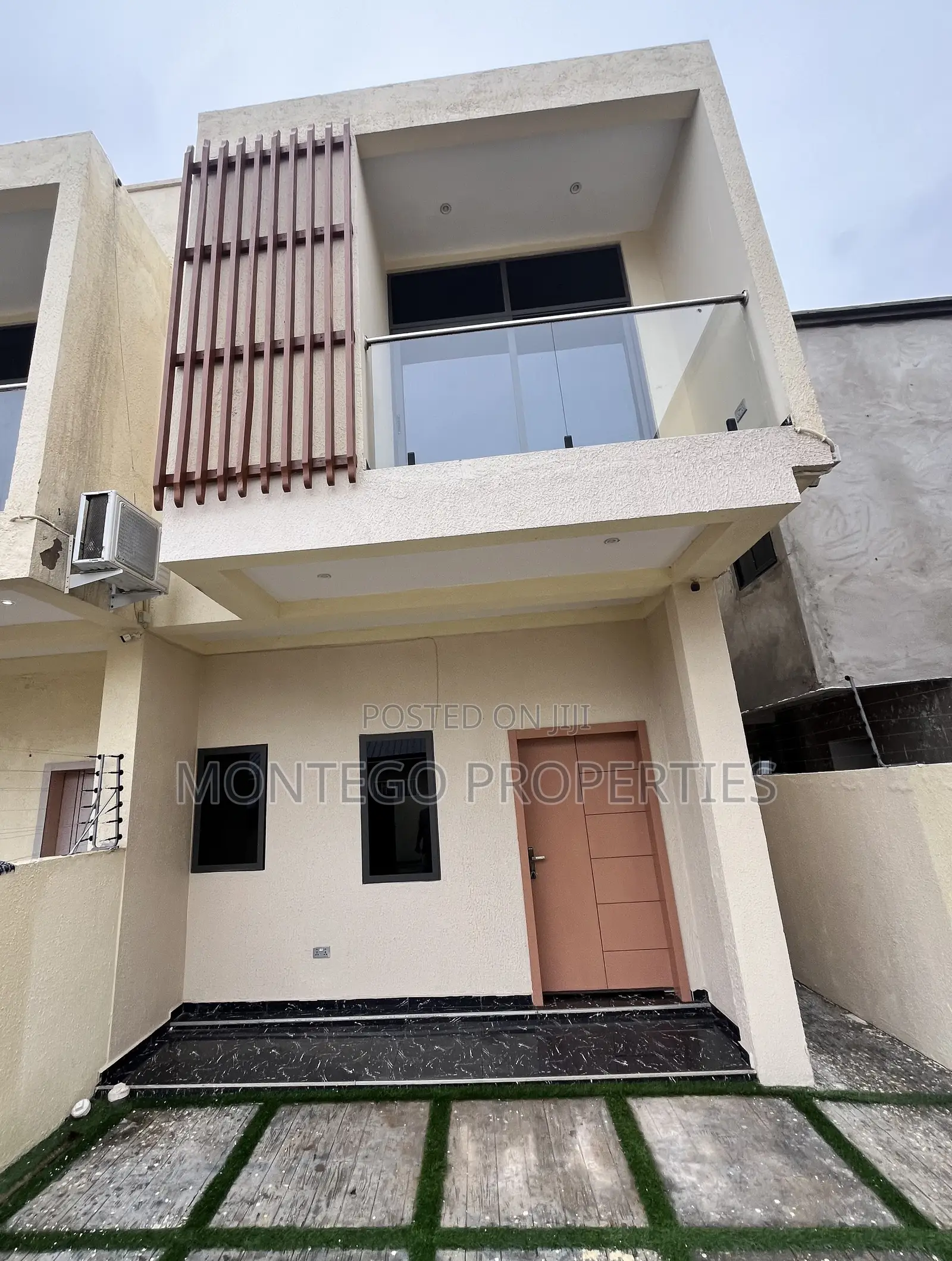2bdrm Duplex in Adjiringanor, School Junction for sale in School Junction
