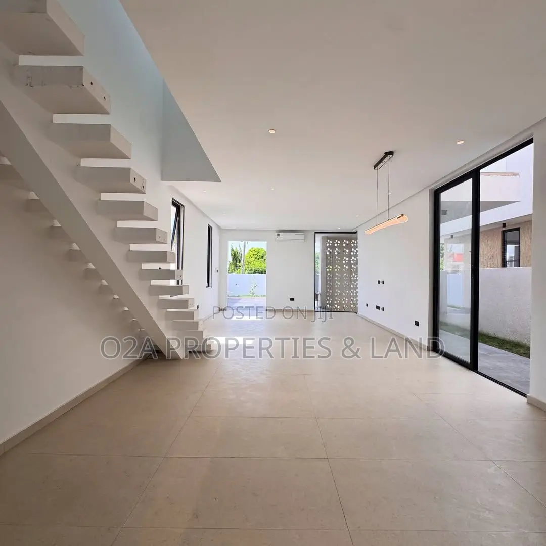 4bdrm House in Nanakrom, School Junction for sale in School Junction
