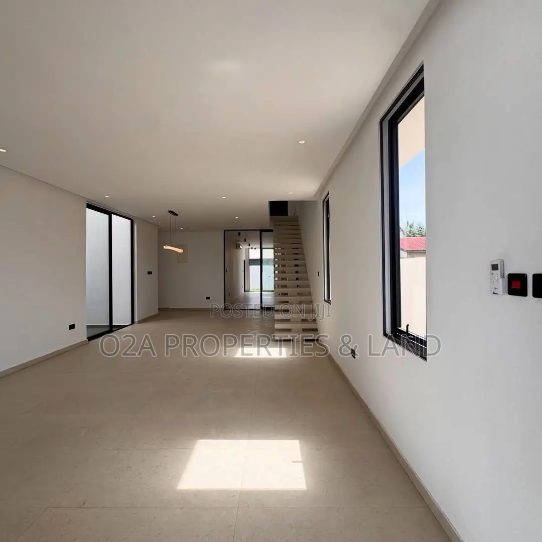 4bdrm House in Nanakrom, School Junction for sale in School Junction