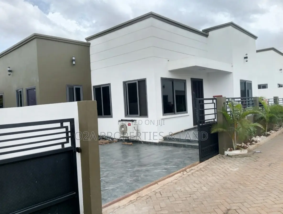 3bdrm Townhouse / Terrace in Adenta, Barrier for rent in Barrier