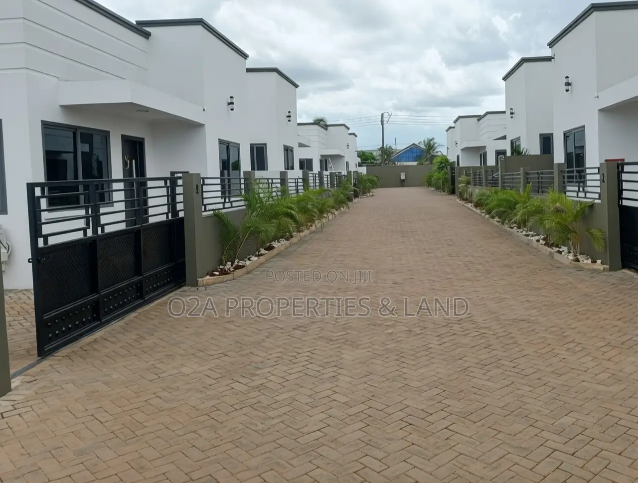 3bdrm Townhouse / Terrace in Adenta, Barrier for rent in Barrier