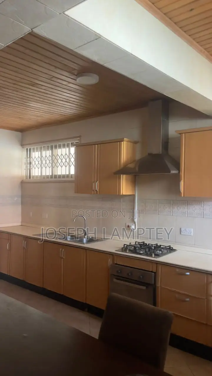 6bdrm House in Joseph Lamptey, American House for rent in American House