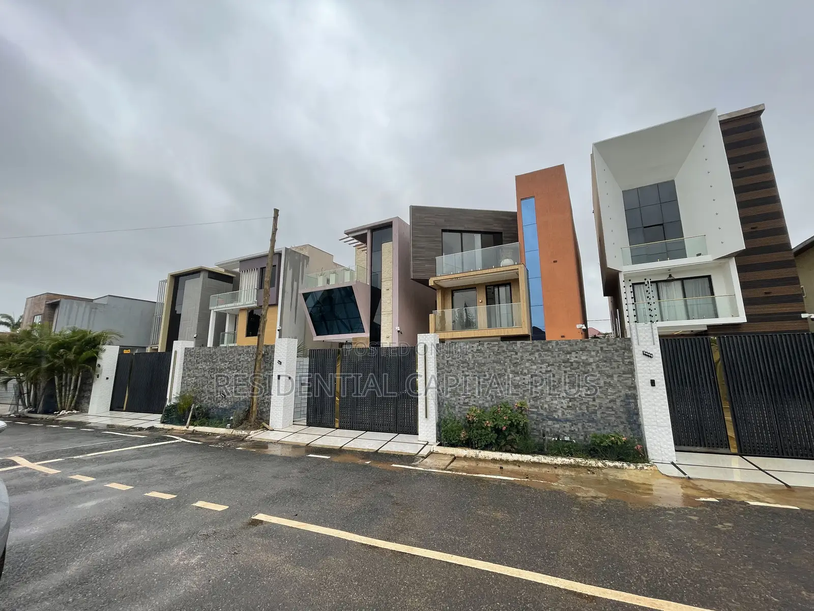 4bdrm Duplex in East Legon for sale in East Legon