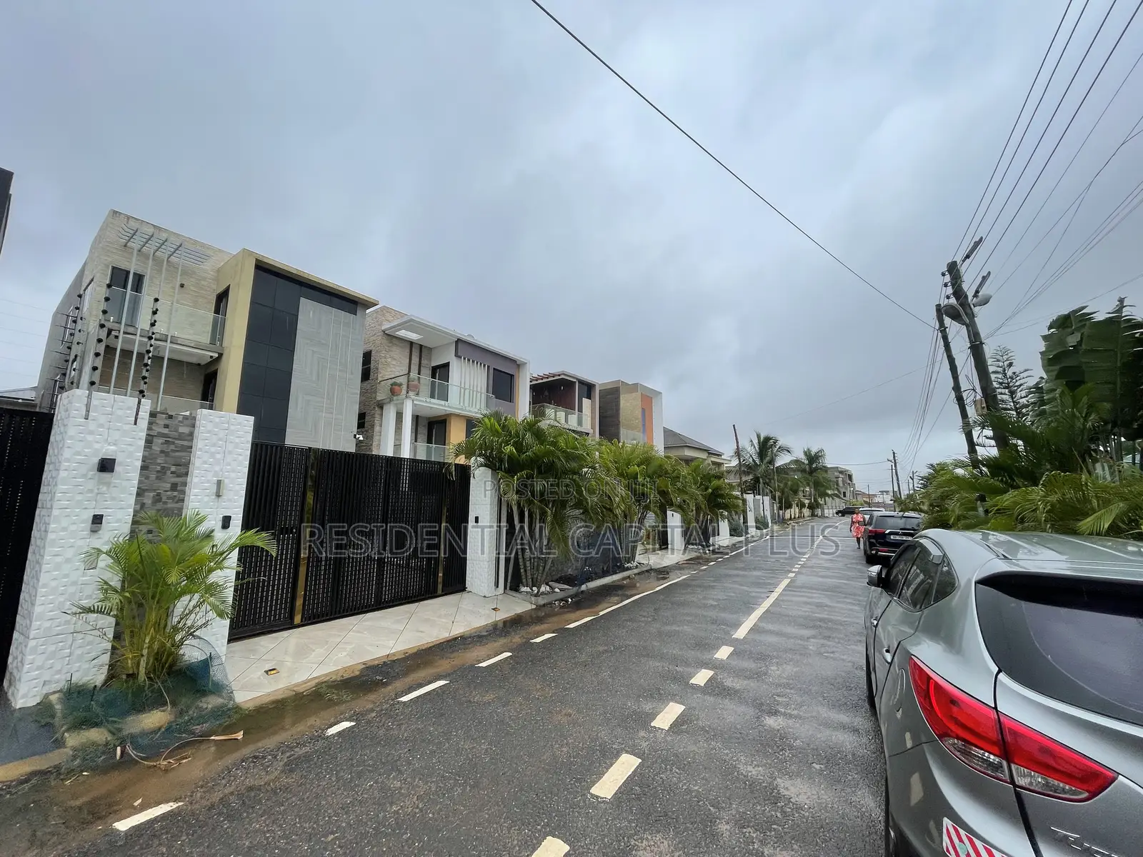 4bdrm Duplex in East Legon for sale in East Legon