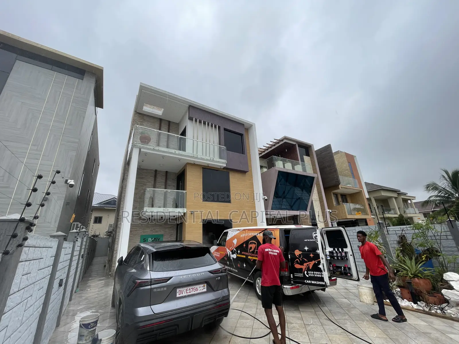 4bdrm Duplex in East Legon for sale in East Legon