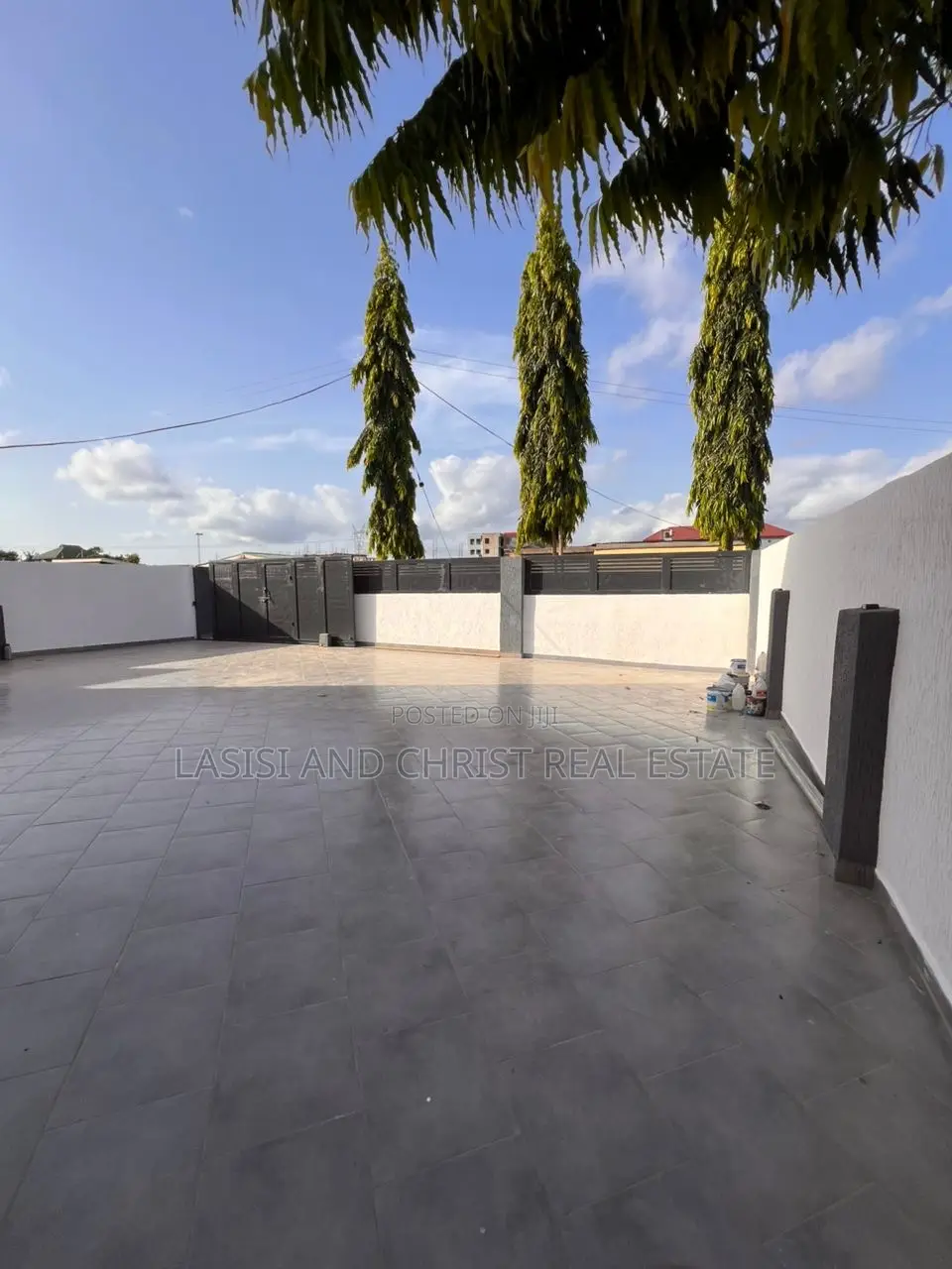 Furnished 6bdrm Maisonette in Lasisi And Christ, Ablekuma for sale in Ablekuma