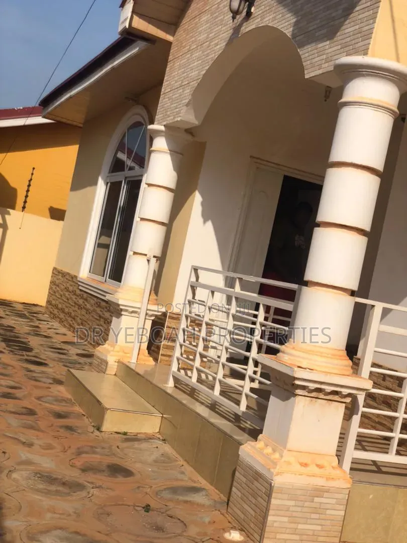 3bdrm House in Spintex:- 3 Bedrooms, Baatsona Total for rent in Baatsona Total