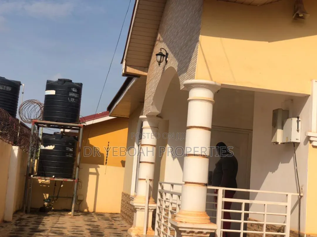 3bdrm House in Spintex:- 3 Bedrooms, Baatsona Total for rent in Baatsona Total
