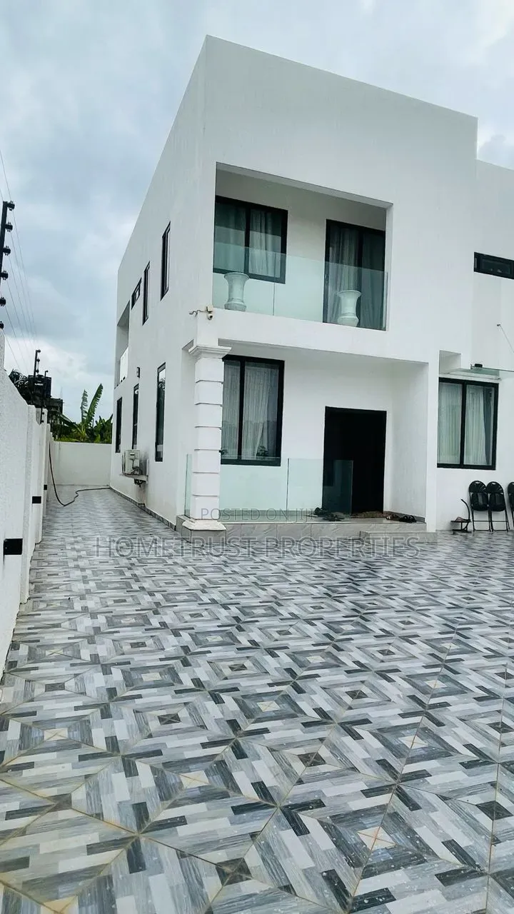 3bdrm Duplex in Amasaman Katapor for sale in Amasaman