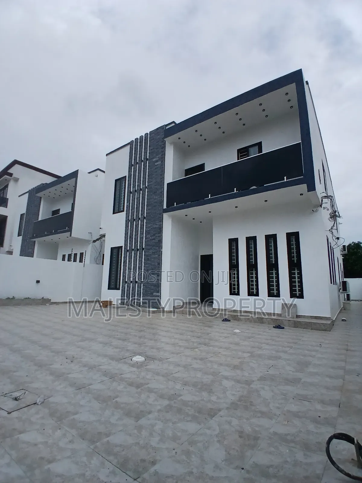 4bdrm House in East Legon Ogbojo, American House for sale in American House