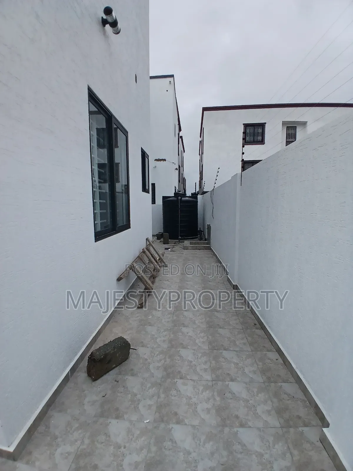 4bdrm House in East Legon Ogbojo, American House for sale in American House
