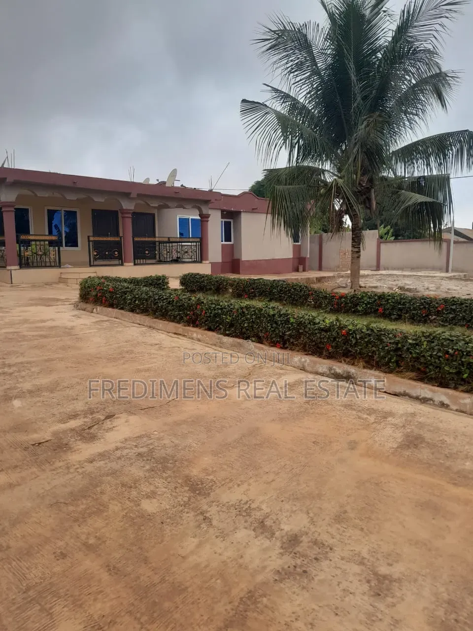 5bdrm House in Fredimens Real, Atwima Kwanwoma for sale in Atwima Kwanwoma
