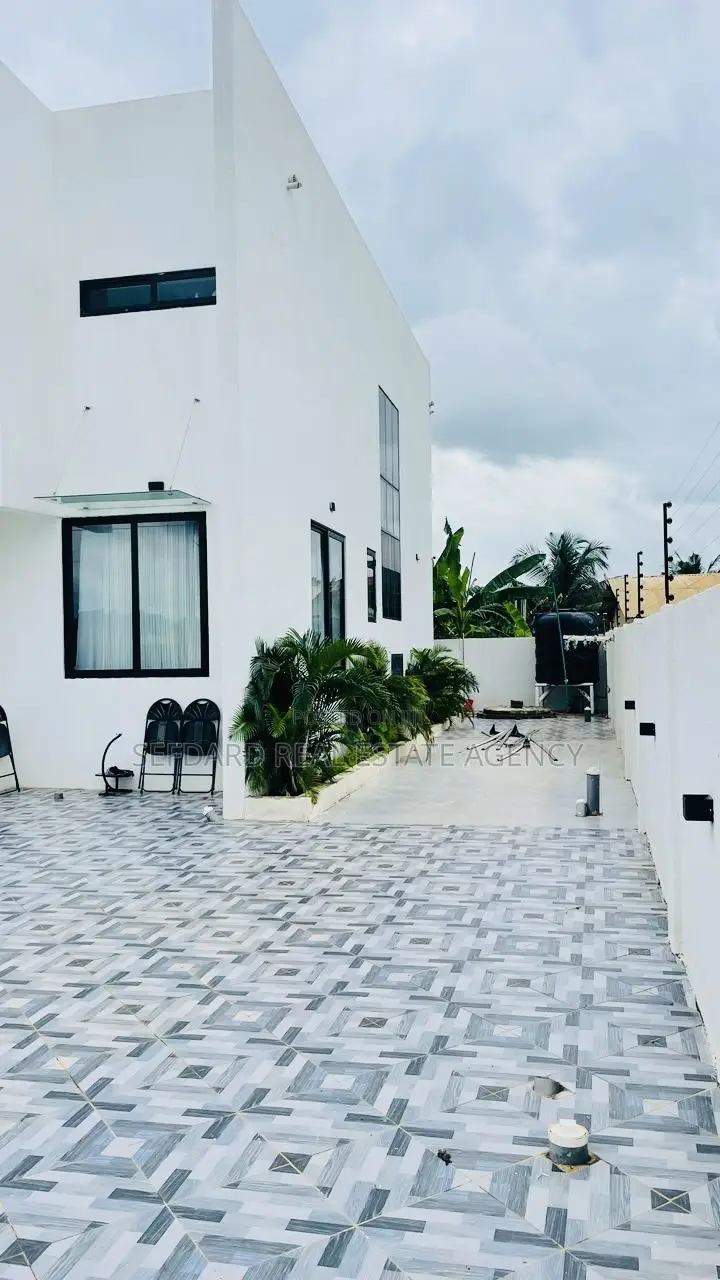 3bdrm Duplex in Sefdard Properties, Pokuase for sale in Pokuase