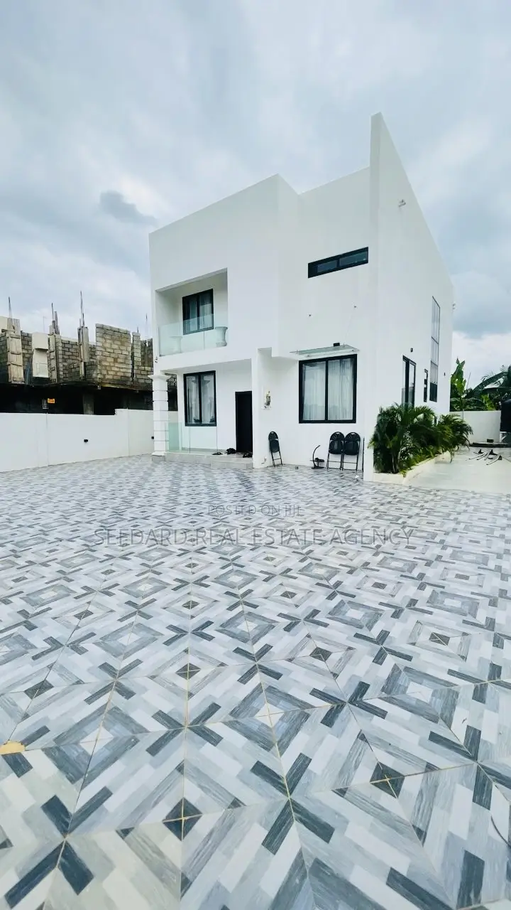 3bdrm Duplex in Sefdard Properties, Pokuase for sale in Pokuase