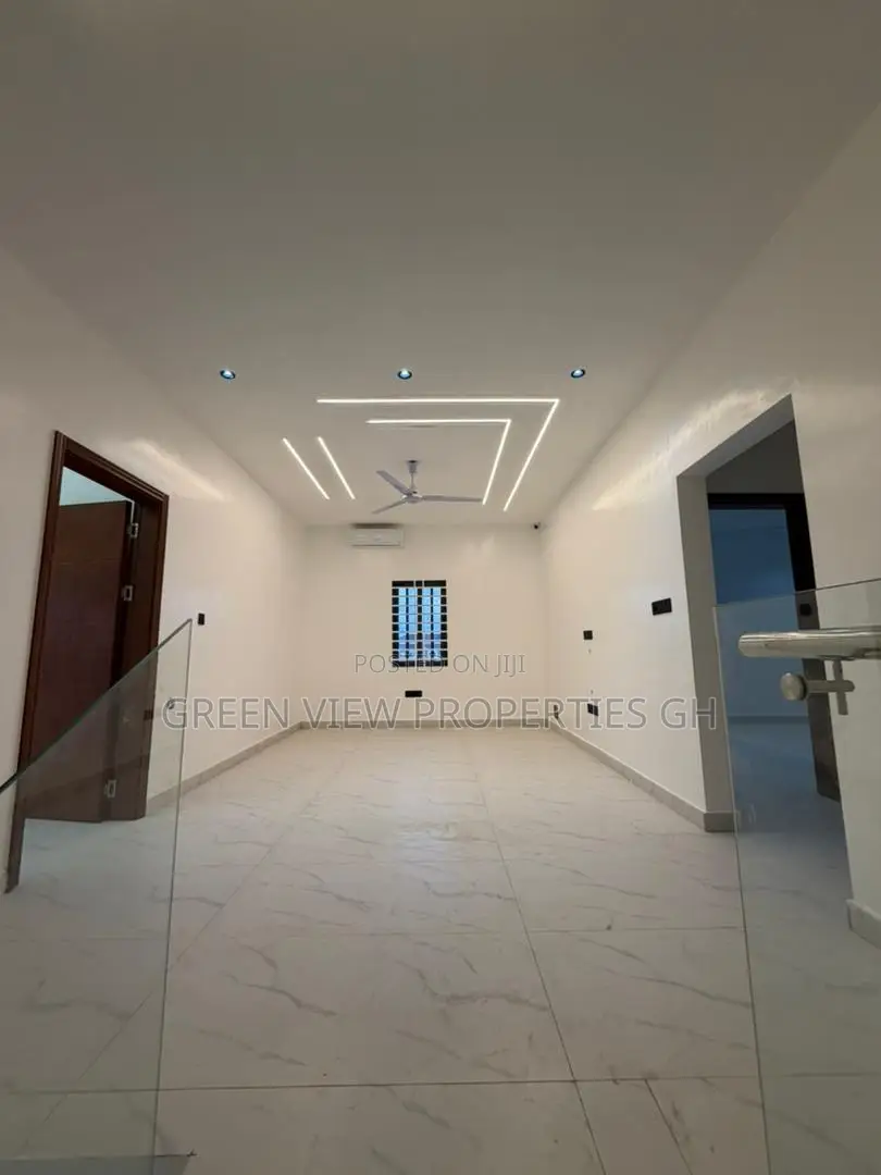 5bdrm Duplex in Dansoman for sale in Dansoman