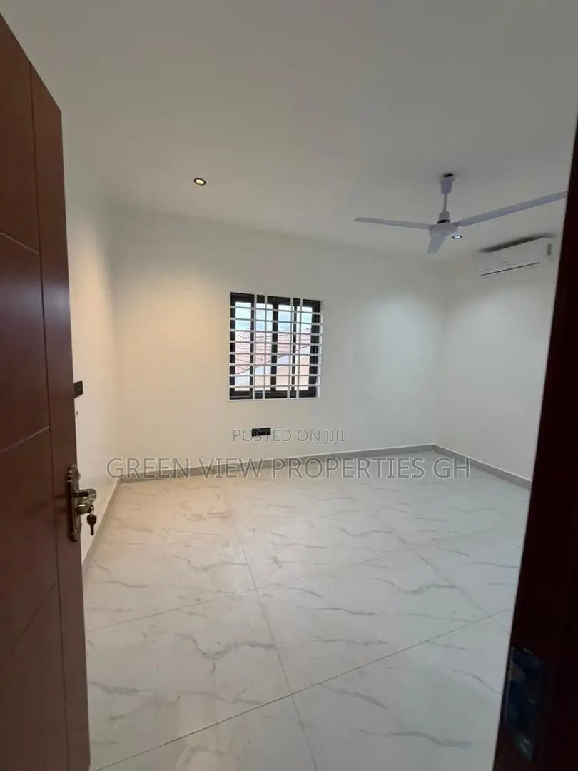 5bdrm Duplex in Dansoman for sale in Dansoman