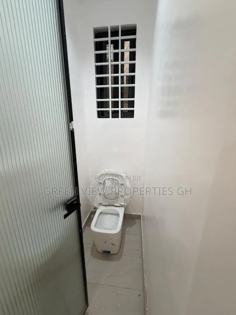 5bdrm Duplex in Dansoman for sale in Dansoman